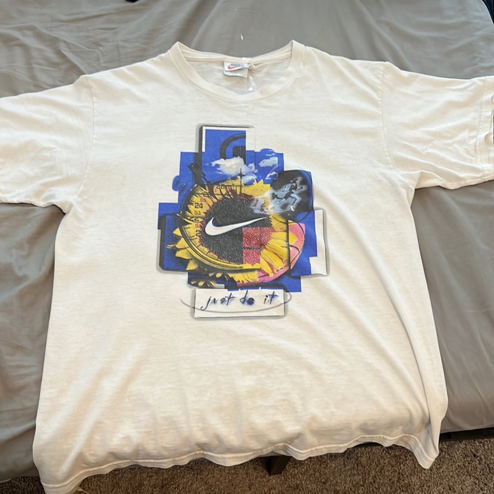 Y2K Nike ad shirt: Size Medium